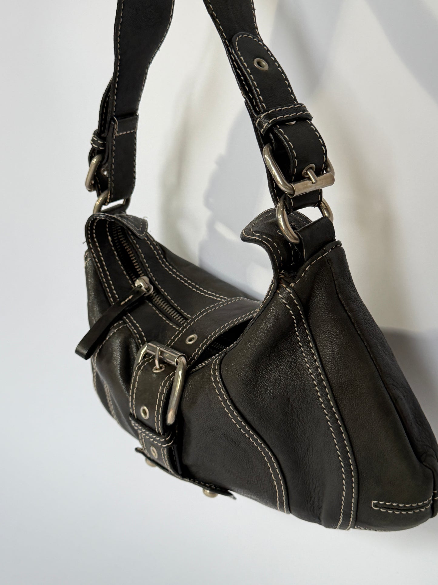 Vintage Monio black Italian leather shoulder bag with contrast stitching — view 11