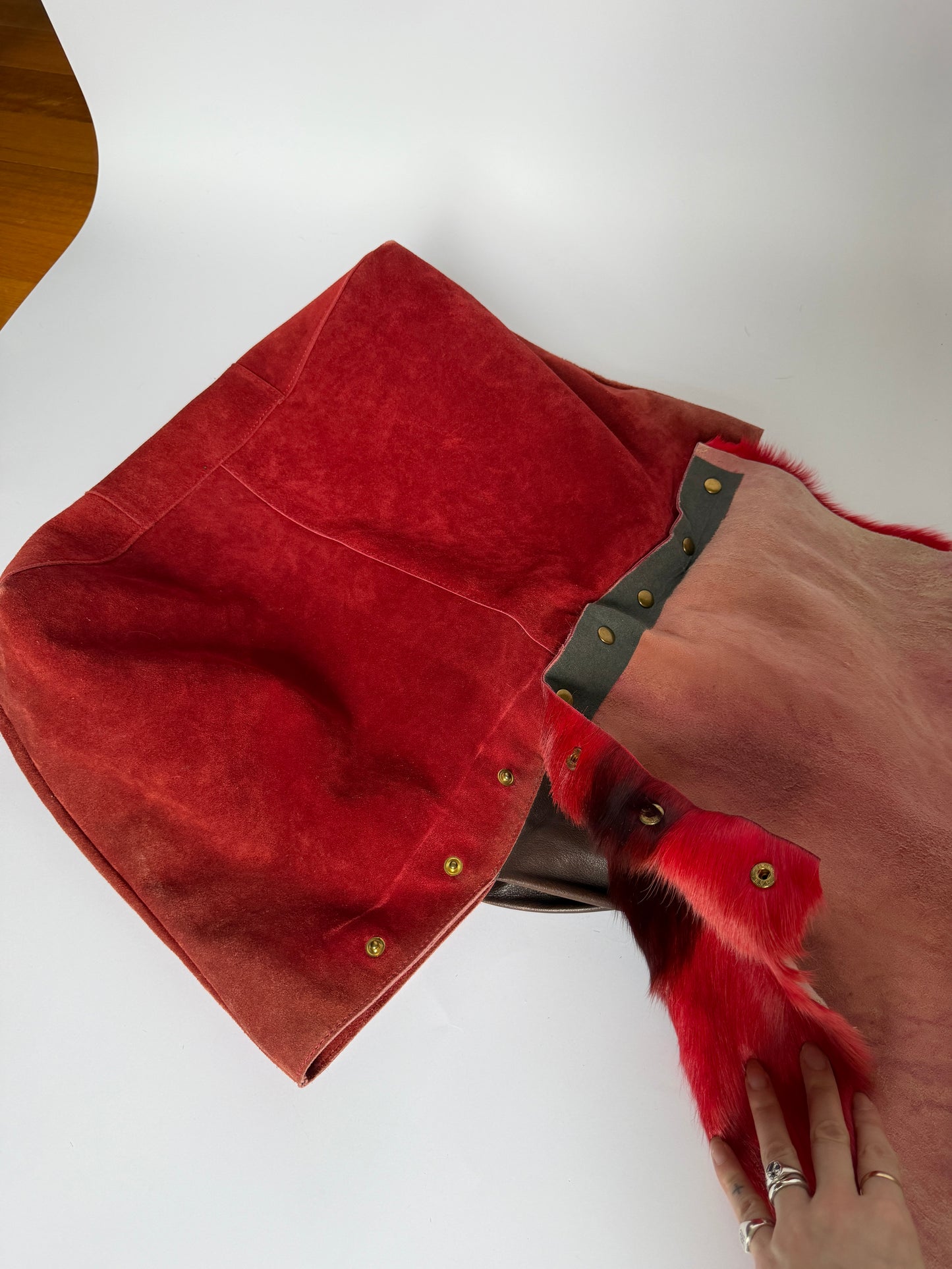 Anti-Forme Design red suede tote bag with hair-on cowhide flap, made in Japan — view 11