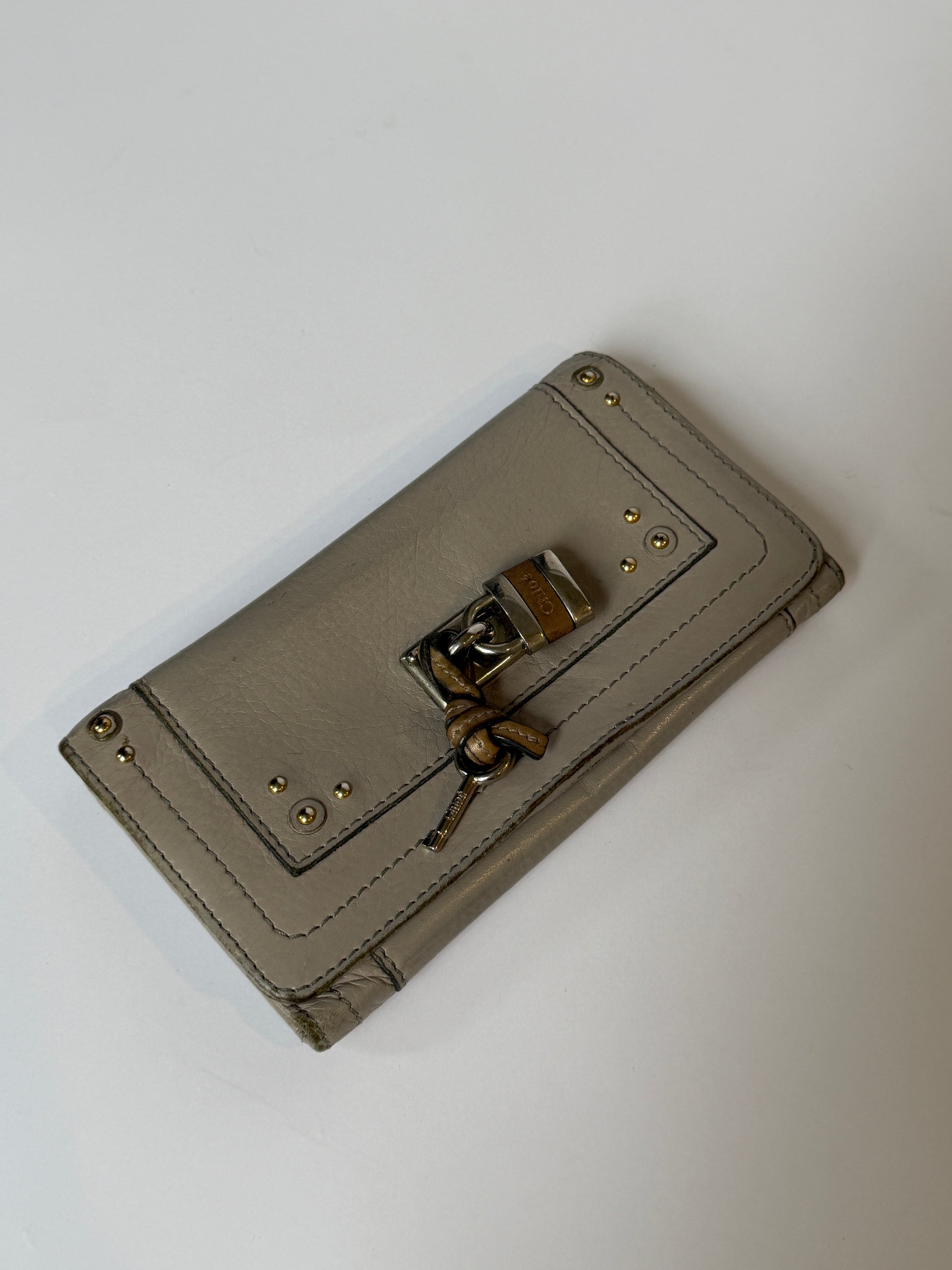 Vintage Chloé Paddington grey iridescent leather zip wallet with padlock detail — view 11