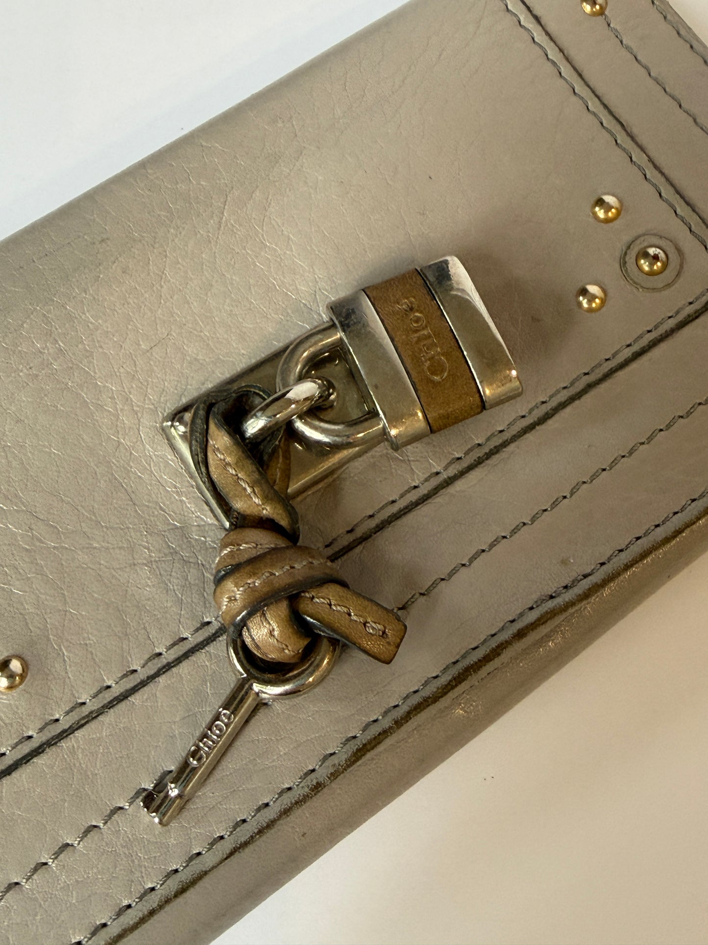 Vintage Chloé Paddington grey iridescent leather zip wallet with padlock detail — view 4
