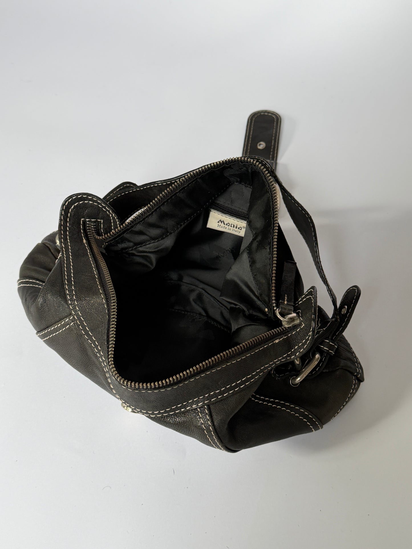 Vintage Monio black Italian leather shoulder bag with contrast stitching — view 3
