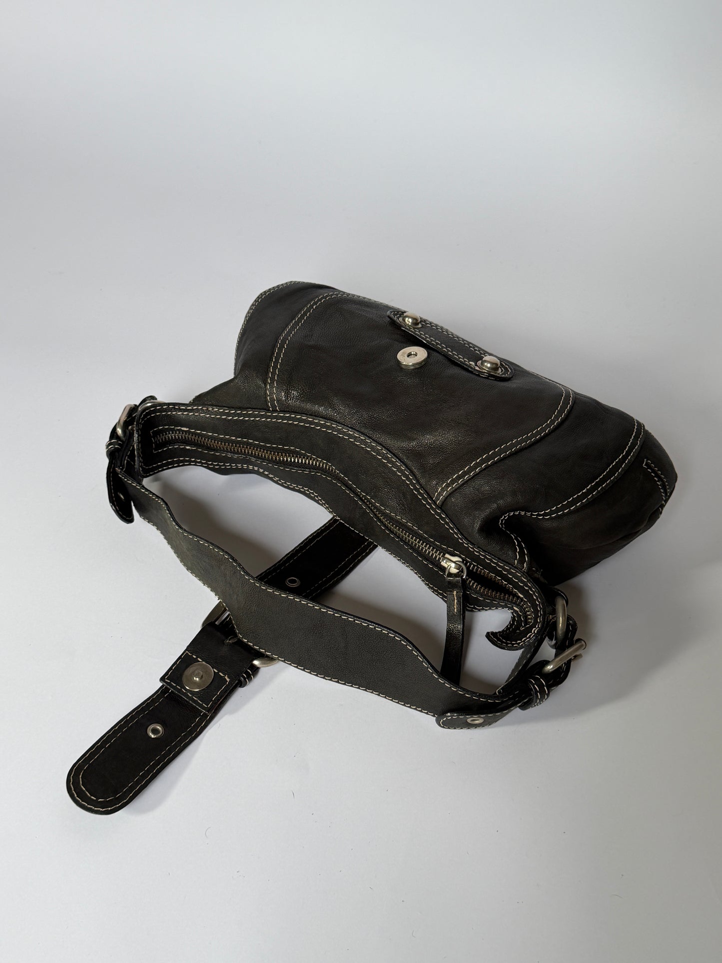 Vintage Monio black Italian leather shoulder bag with contrast stitching — view 8