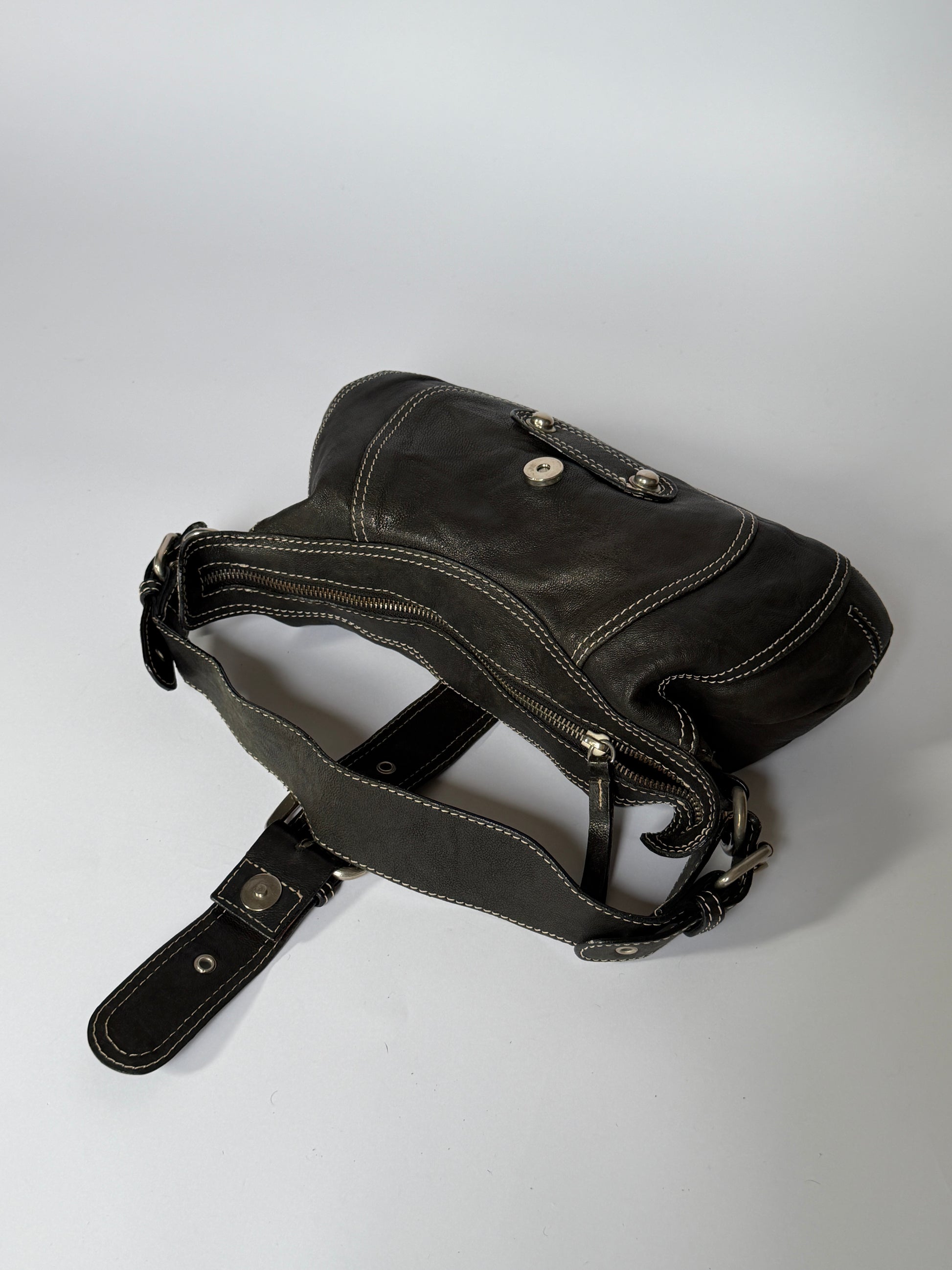 Vintage Monio black Italian leather shoulder bag with contrast stitching — view 8