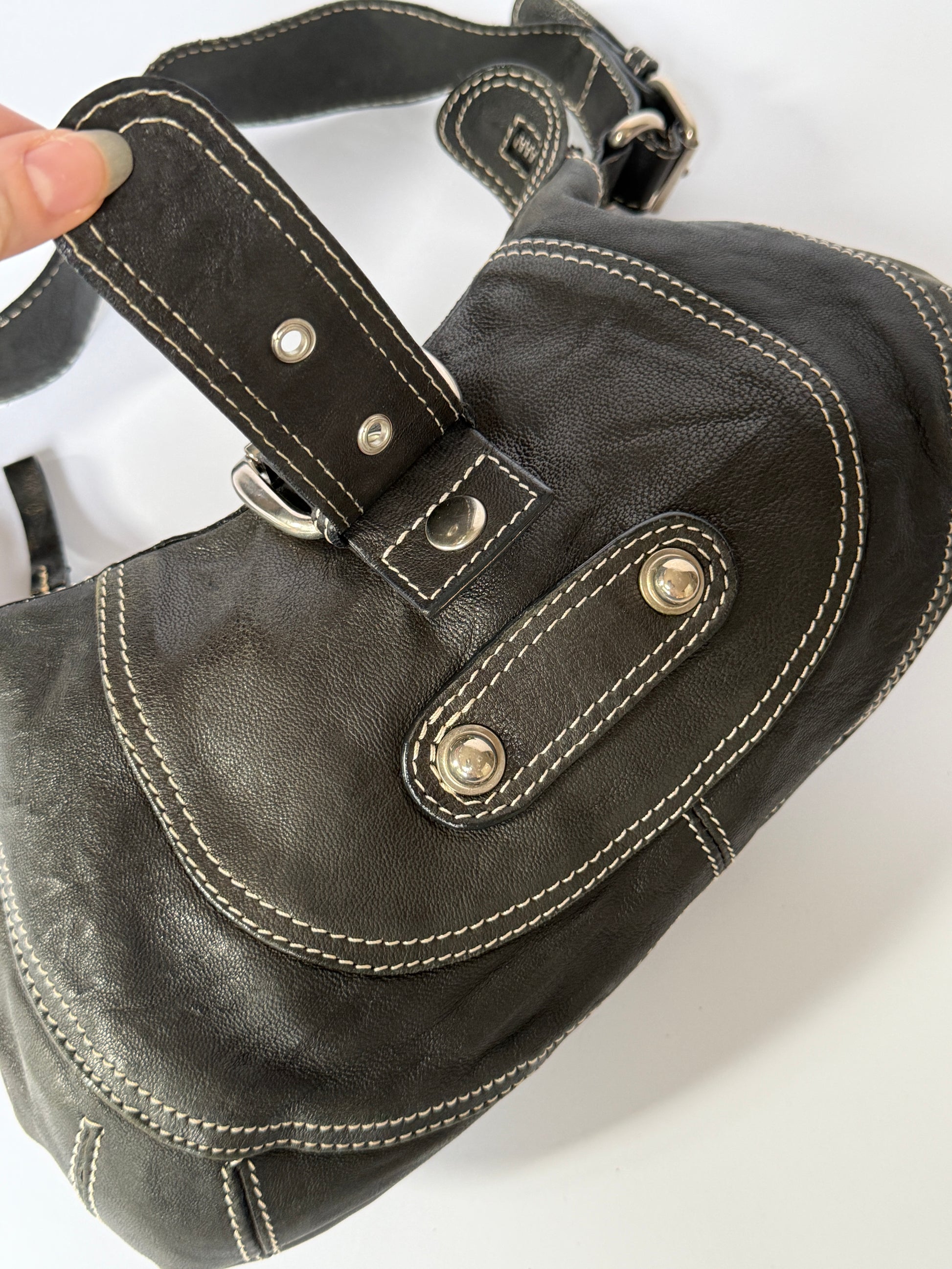 Vintage Monio black Italian leather shoulder bag with contrast stitching — view 4