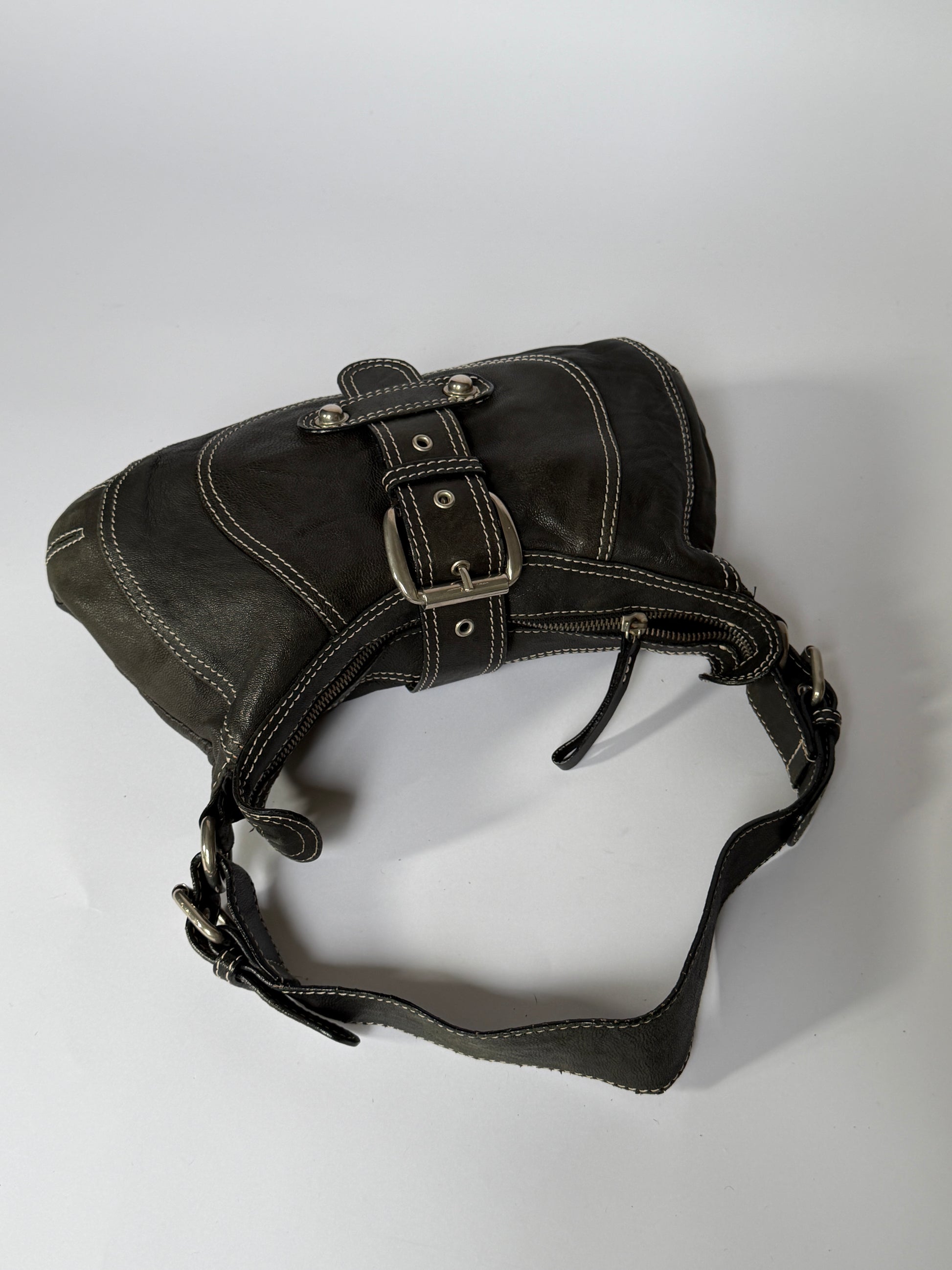 Vintage Monio black Italian leather shoulder bag with contrast stitching — view 9