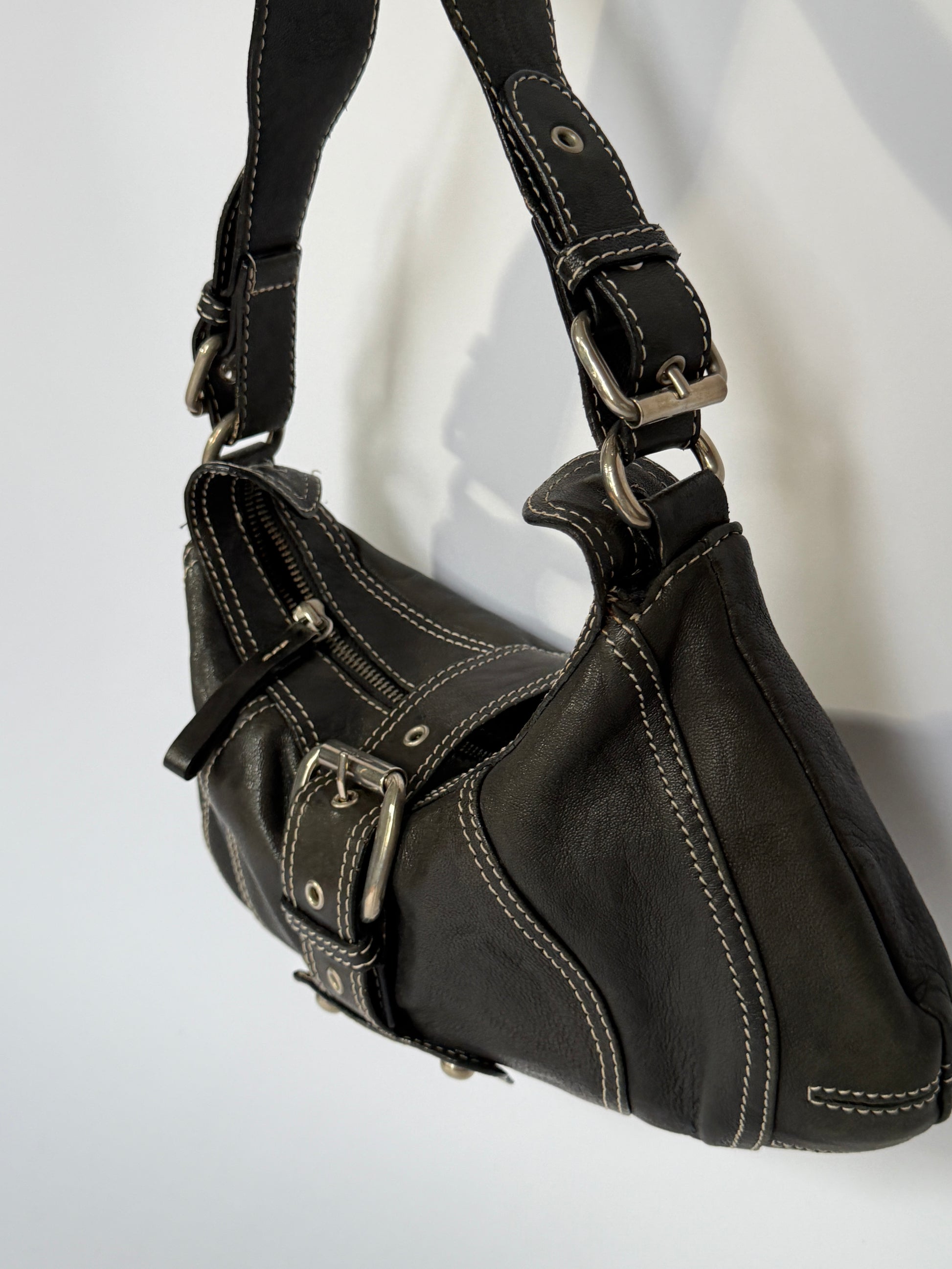 Vintage Monio black Italian leather shoulder bag with contrast stitching — view 11