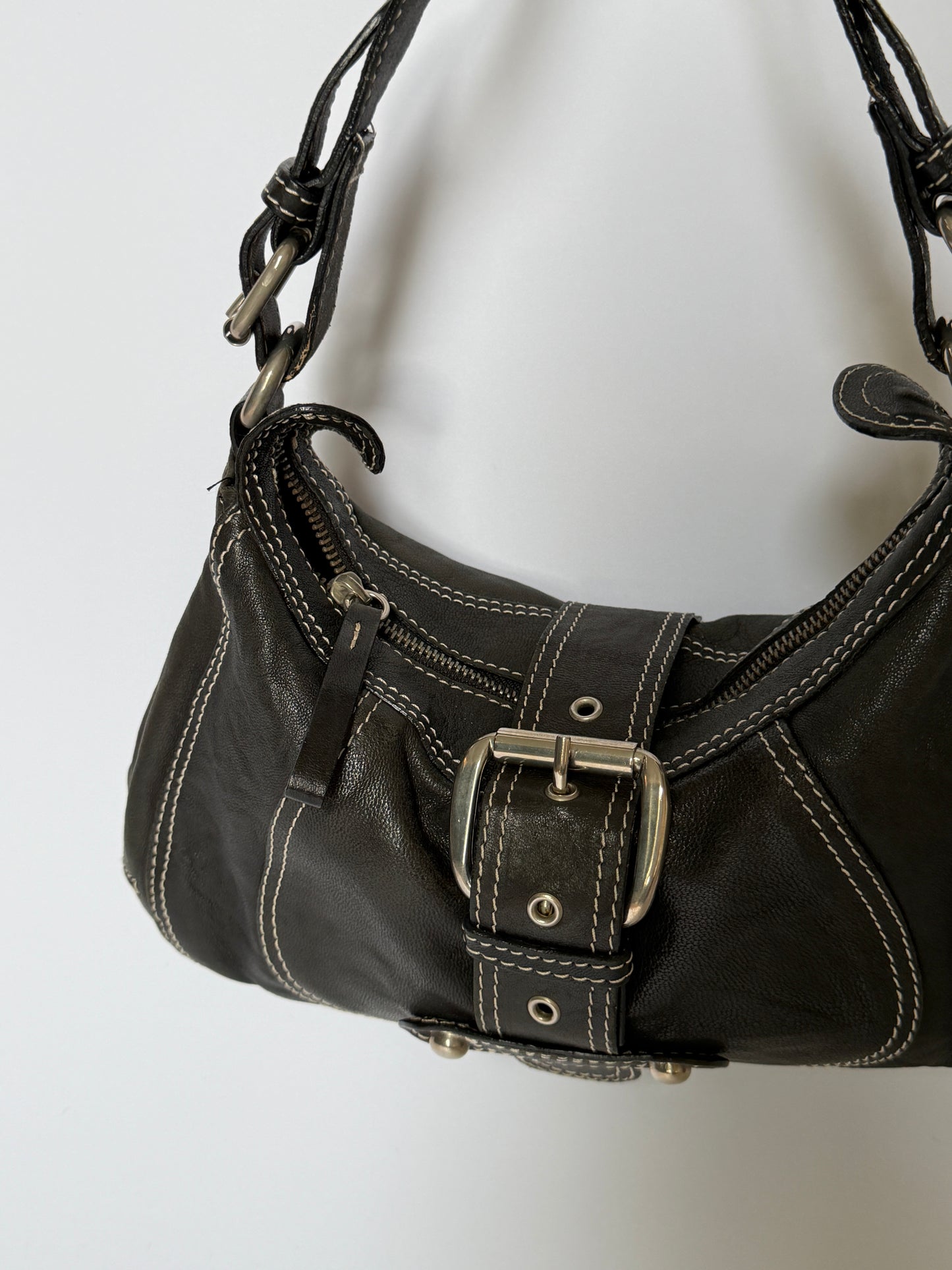 Vintage Monio black Italian leather shoulder bag with contrast stitching — view 5