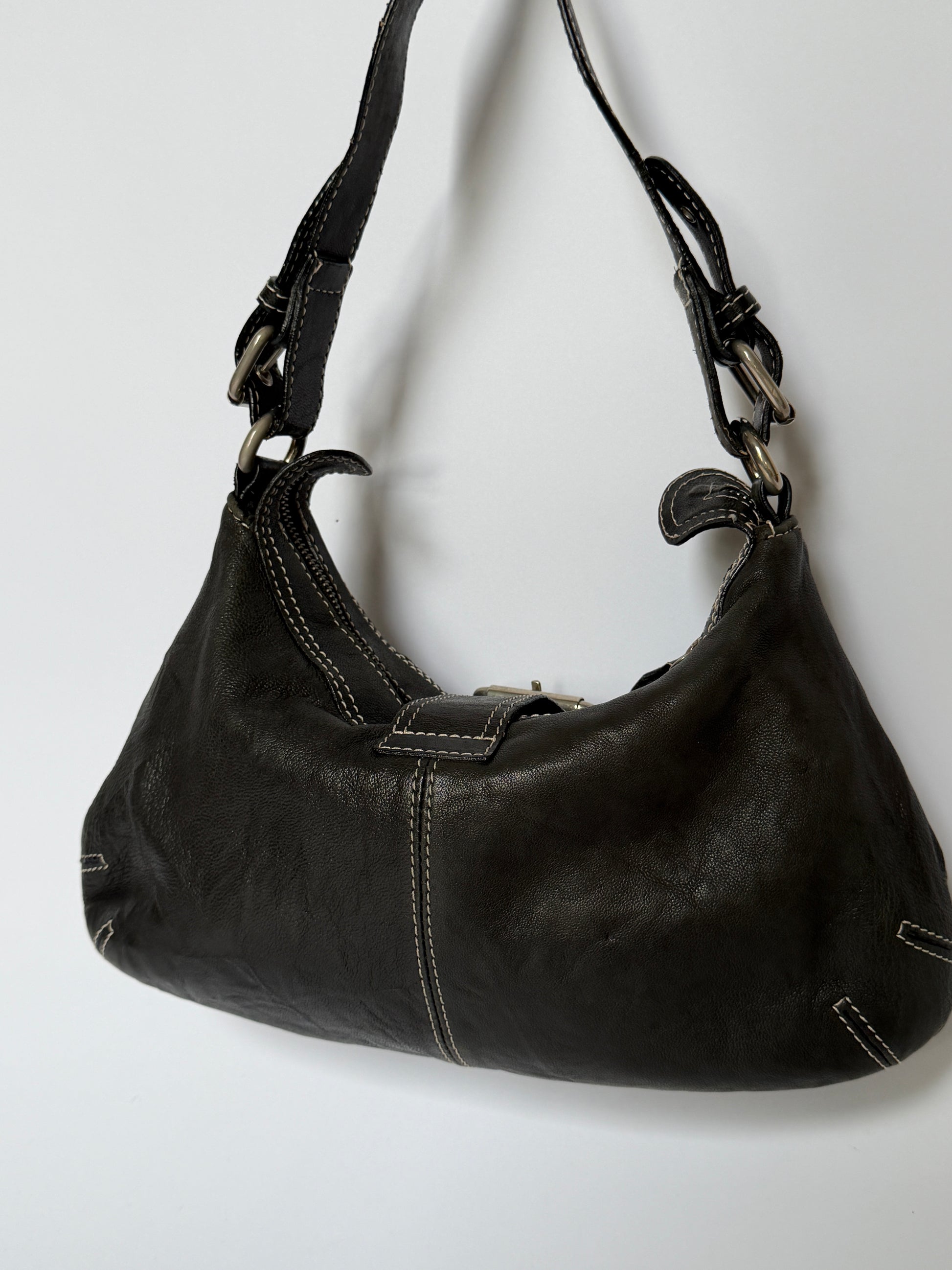 Vintage Monio black Italian leather shoulder bag with contrast stitching — view 10