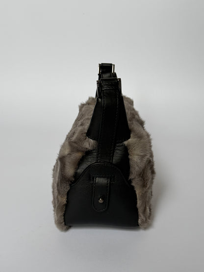 Vintage Ginza Yoshinoya grey mink fur shoulder bag with black leather handles — view 3
