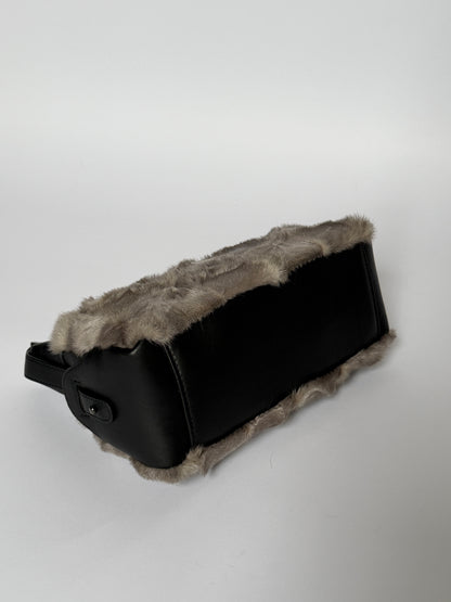 Vintage Ginza Yoshinoya grey mink fur shoulder bag with black leather handles — view 5