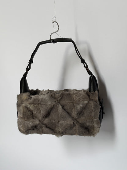 Vintage Ginza Yoshinoya grey mink fur shoulder bag with black leather handles — view 6