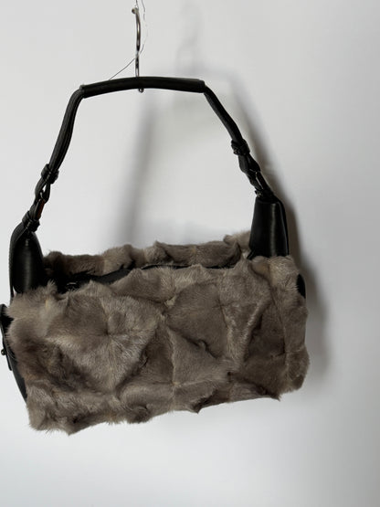 Vintage Ginza Yoshinoya grey mink fur shoulder bag with black leather handles — view 8