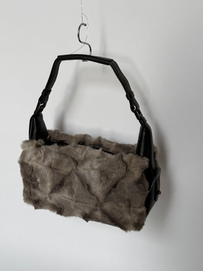 Vintage Ginza Yoshinoya grey mink fur shoulder bag with black leather handles — view 10