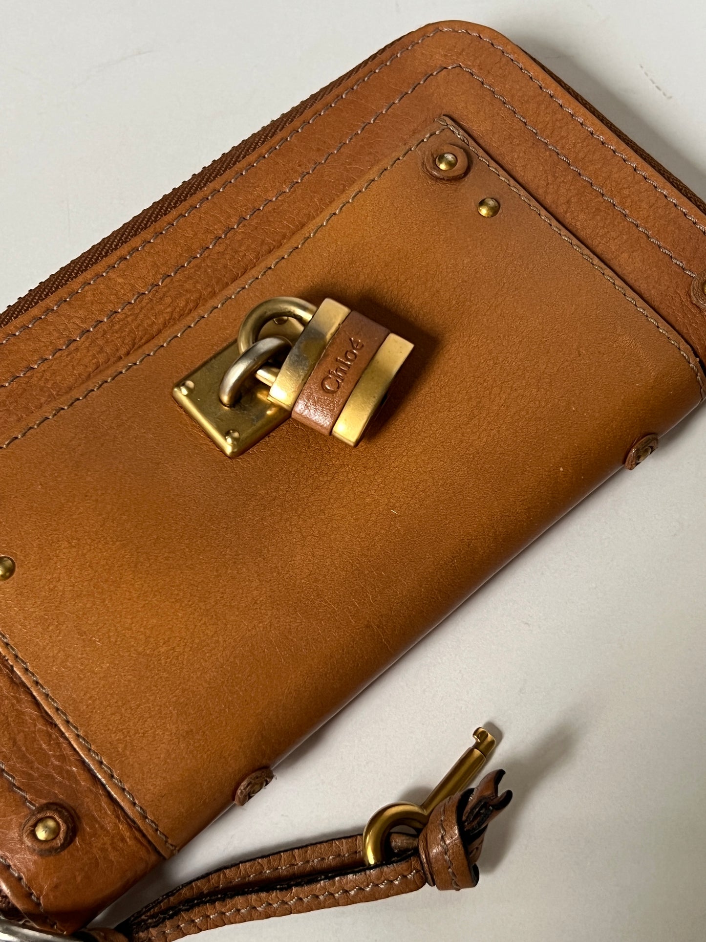 Chloé Paddington Leather Zip Wallet — Tan