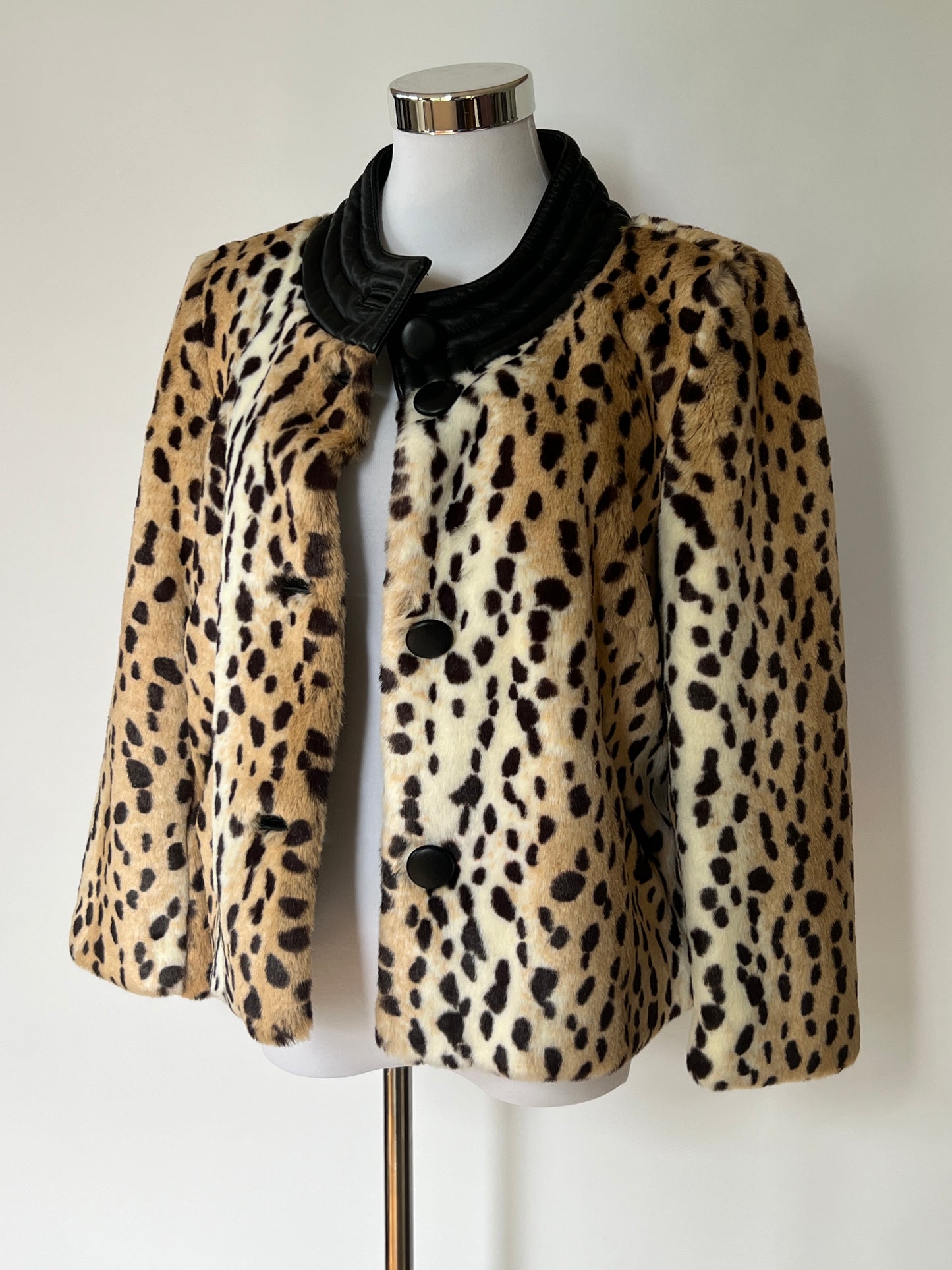 Faux Fur Coat 010 (Size M)