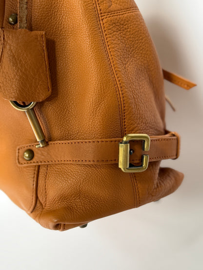 Peaks Peak Tan Textured Leather Shoulder Bag — Padlock Detail