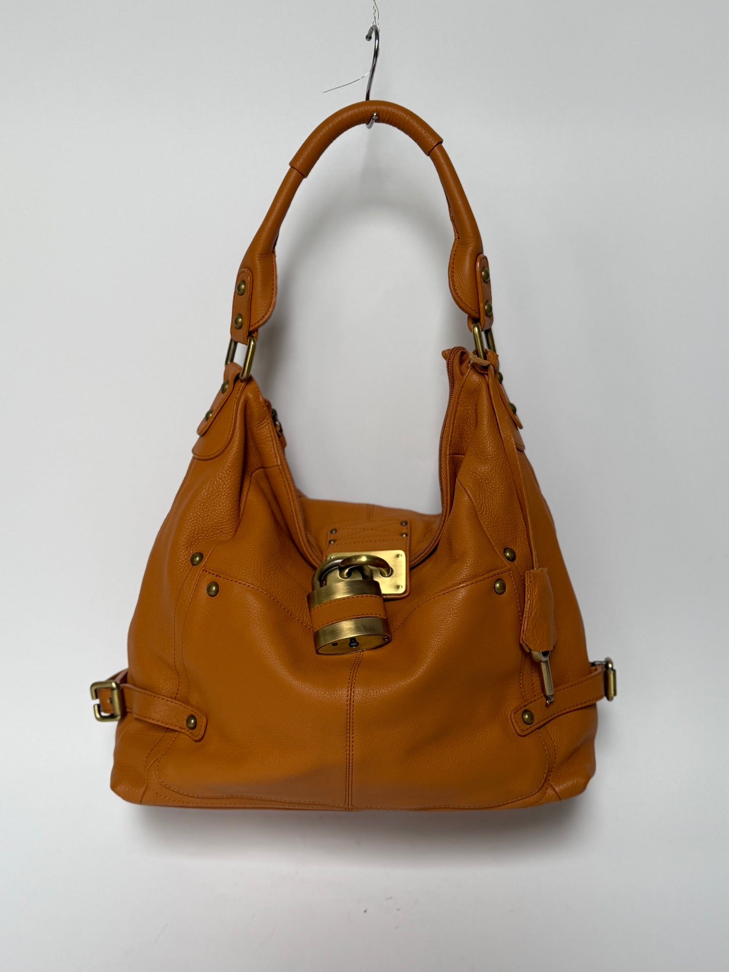 Peaks Peak Tan Textured Leather Shoulder Bag — Padlock Detail