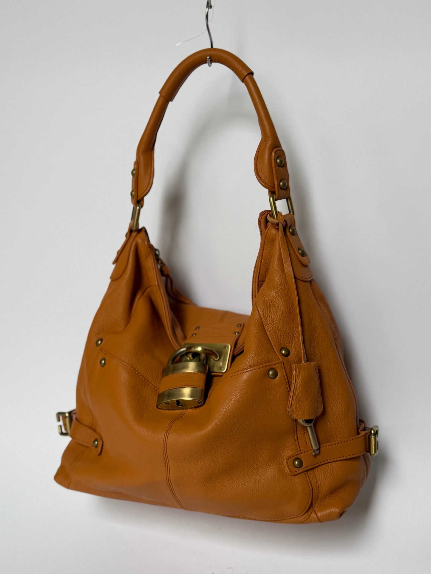Peaks Peak Tan Textured Leather Shoulder Bag — Padlock Detail