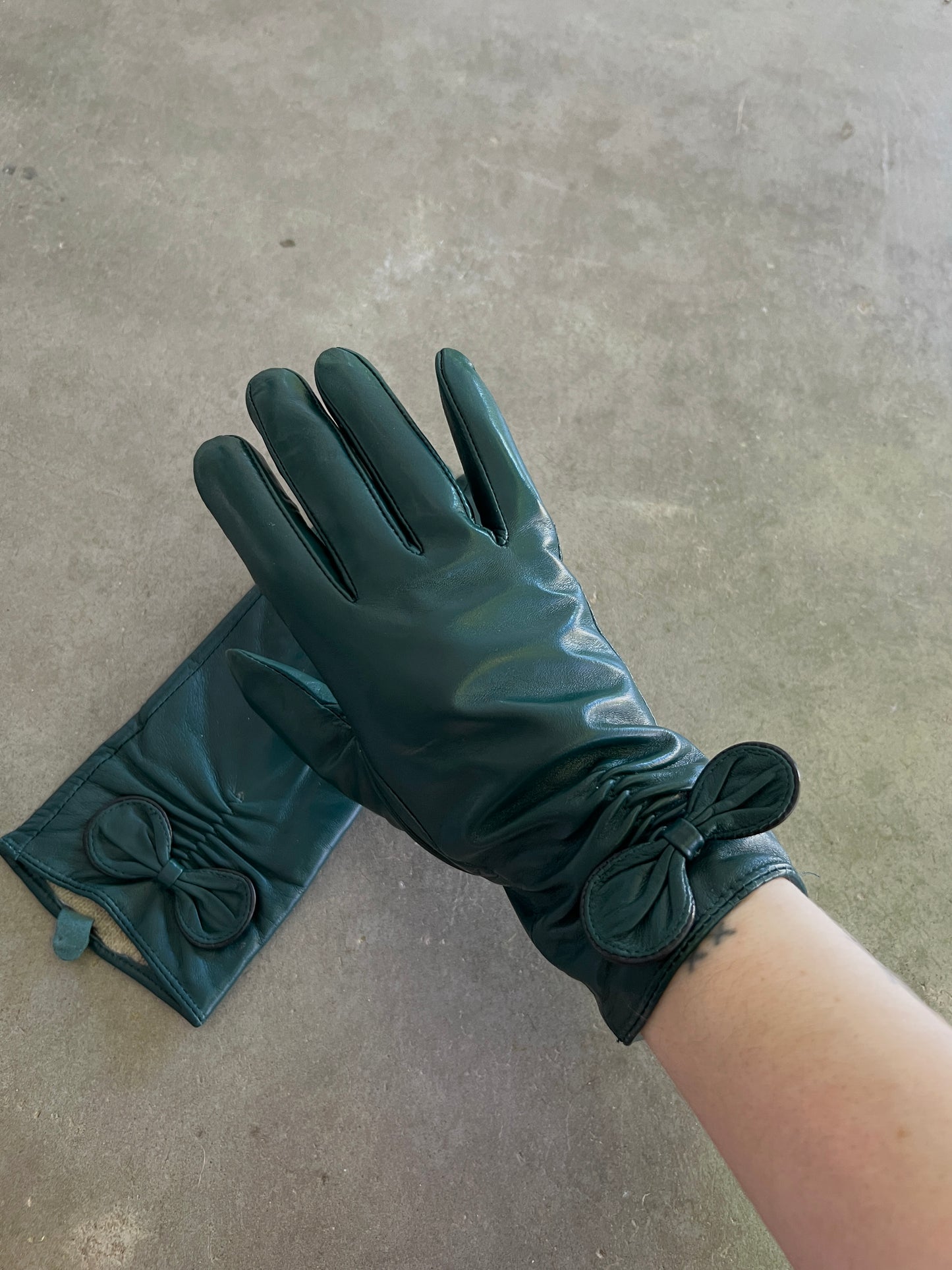 Green Bow Lambskin Leather Gloves